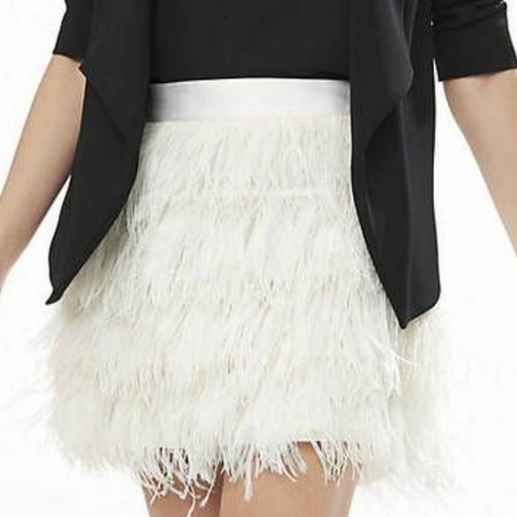 💥STUNNING💥Fluffy Feather Mini Skirt in In Soft Ivory - Picture 2 of 12